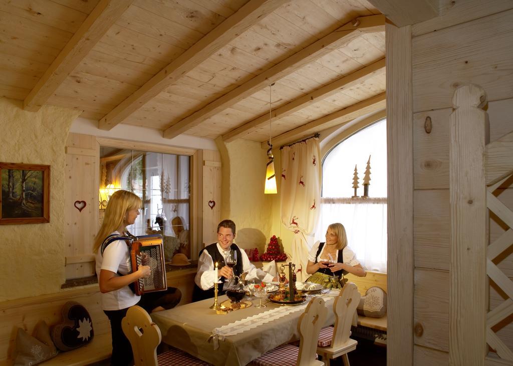 Hotel "Zum Ritter" Tannheim Εστιατόριο φωτογραφία